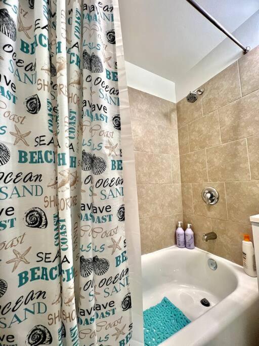 Private Room With Shared Bathroom On The 1St Floor 10 Minutes Walk To University Of Washington 西雅图 外观 照片